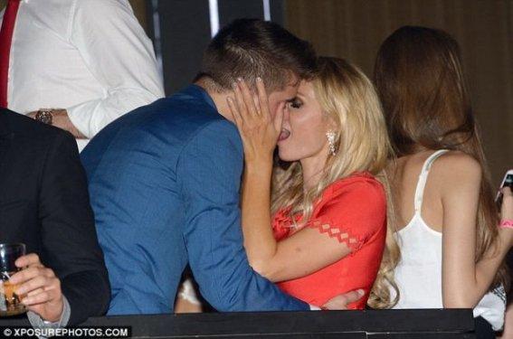 Paris Hilton´un 10 yaş küçük sevgilisine doyamıyor