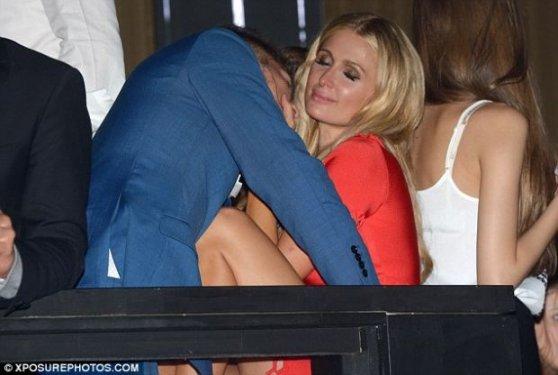 Paris Hilton´un 10 yaş küçük sevgilisine doyamıyor