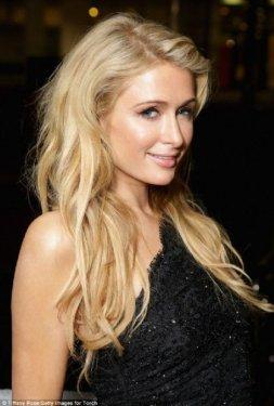 Paris Hilton´un 10 yaş küçük sevgilisine doyamıyor