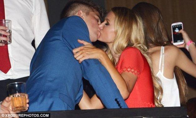 Paris Hilton´un 10 yaş küçük sevgilisine doyamıyor