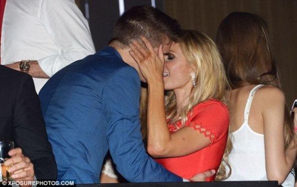 Paris Hilton´un 10 yaş küçük sevgilisine doyamıyor