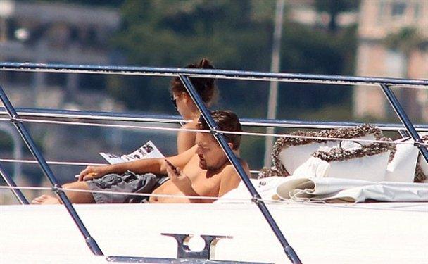 Leonardo DiCaprio bir tekne dolusu kızla tatil yaptı