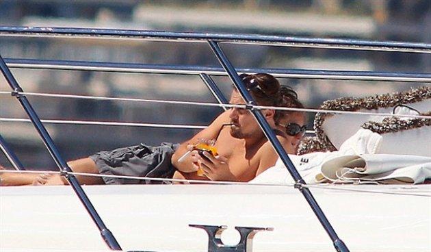 Leonardo DiCaprio bir tekne dolusu kızla tatil yaptı