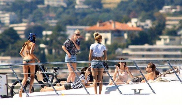 Leonardo DiCaprio bir tekne dolusu kızla tatil yaptı