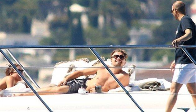 Leonardo DiCaprio bir tekne dolusu kızla tatil yaptı