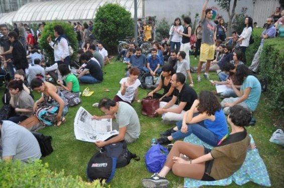 Taksim'de 5 bin kişi eylemde