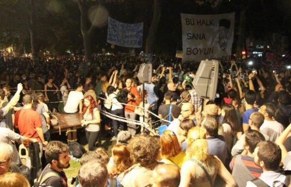 Taksim'de 5 bin kişi eylemde