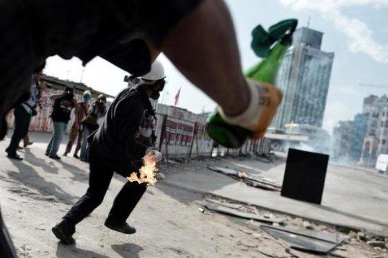 Molotoflu saldırganlar kendilerini yaktı