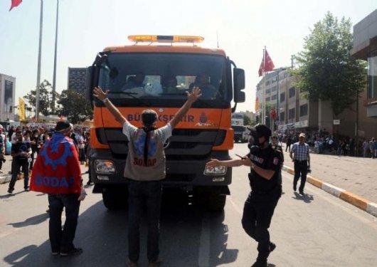 Polis Taksim'e girdi 