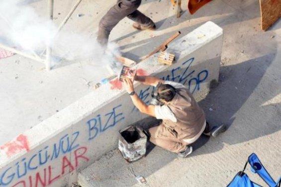 Molotoflu saldırganlar kendilerini yaktı