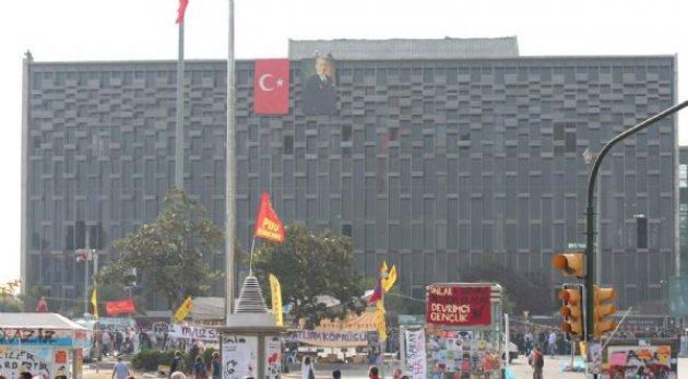 Polis Taksim'e girdi 