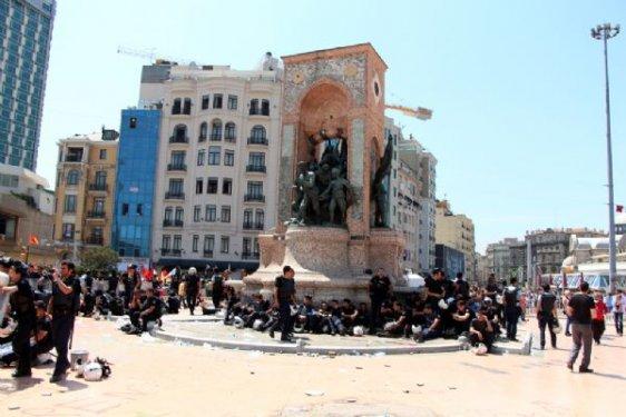 Polis Taksim'e girdi 