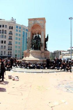 Polis Taksim'e girdi 