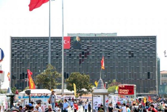 Polis Taksim'e girdi 