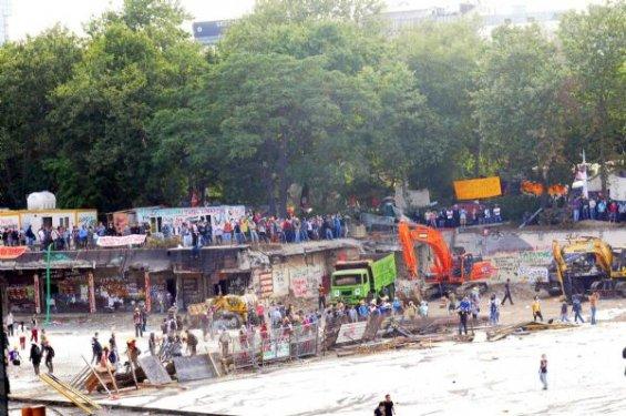 Polis Taksim'e girdi 