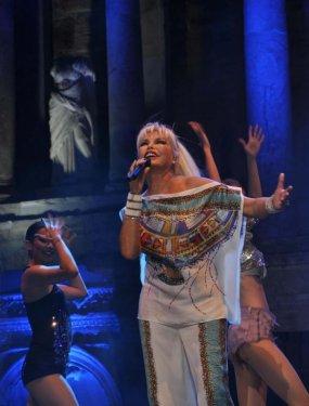 Ajda Pekkan hayranları yağmur çamur dinlemedi 