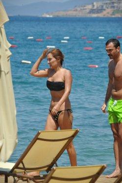 Demet Akalın eşi Okan Kurt'la tatilde