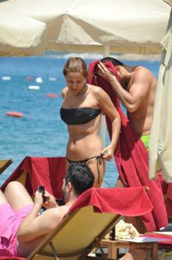 Demet Akalın eşi Okan Kurt'la tatilde