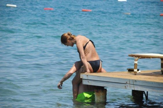 Demet Akalın eşi Okan Kurt'la tatilde