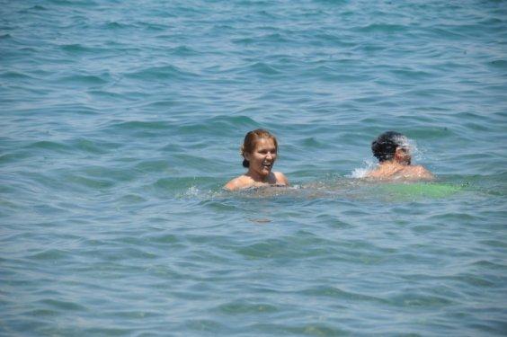 Demet Akalın eşi Okan Kurt'la tatilde