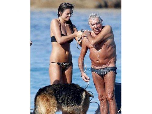 Roberto Cavalli'yi sevgilisi kendi elleriyle yıkadı