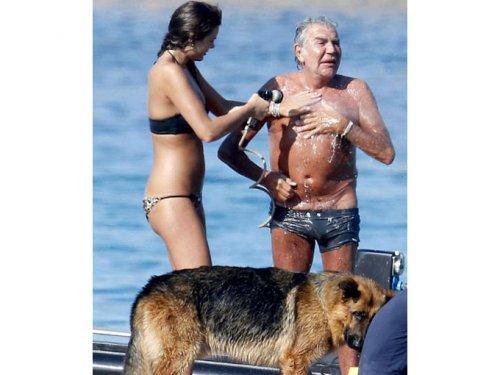 Roberto Cavalli'yi sevgilisi kendi elleriyle yıkadı