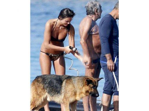 Roberto Cavalli'yi sevgilisi kendi elleriyle yıkadı