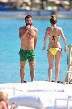 Arda Turan Çeşme'de kızların sıkı markajında