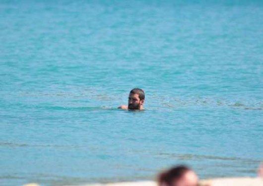 Arda Turan Çeşme'de kızların sıkı markajında