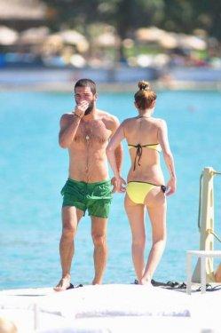 Arda Turan Çeşme'de kızların sıkı markajında