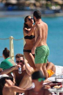 Arda Turan Çeşme'de kızların sıkı markajında