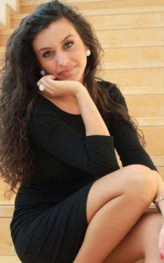 Almanya'nın Türk güzeli Arzu Akyüz