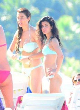 Ebru Şancı tatilde