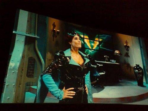 Yenge Cabau süper kahraman oldu