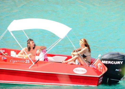 Taylan Kümeli'ye bikinisi küçük geldi