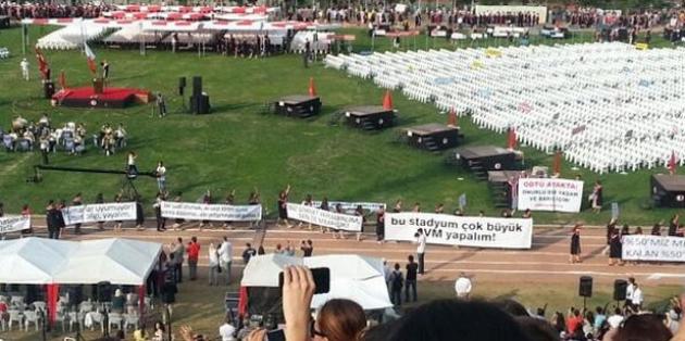 ODTÜ mezuniyet töreninden kötü espirili pankartlar