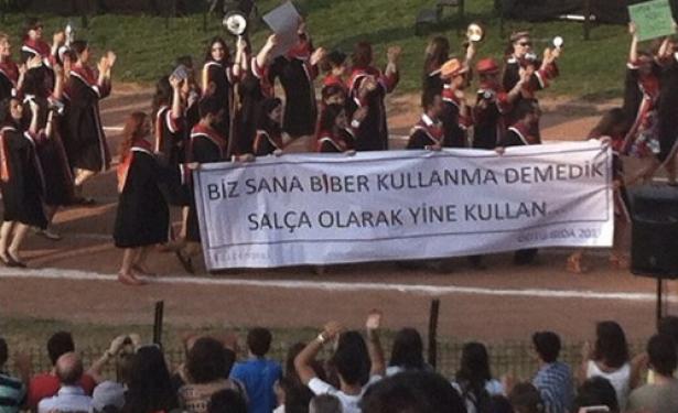 ODTÜ mezuniyet töreninden kötü espirili pankartlar