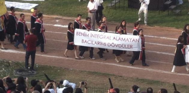 ODTÜ mezuniyet töreninden kötü espirili pankartlar