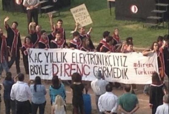 ODTÜ mezuniyet töreninden kötü espirili pankartlar
