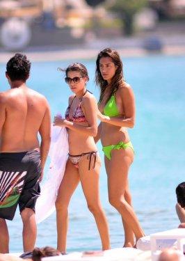 Sergen Yalçın Çeşme'de kucak kucağa