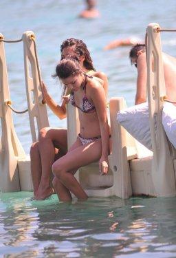 Sergen Yalçın Çeşme'de kucak kucağa