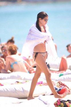 Sergen Yalçın Çeşme'de kucak kucağa