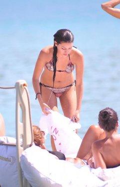 Sergen Yalçın Çeşme'de kucak kucağa