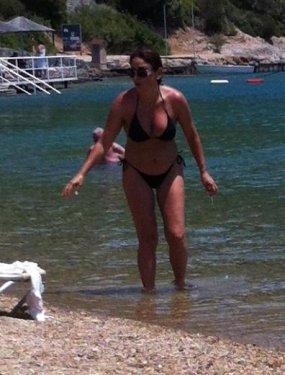 Aşkın Nur Yengi de bikinili