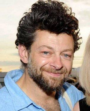 Maskelerin ardındaki gerçek yüzler