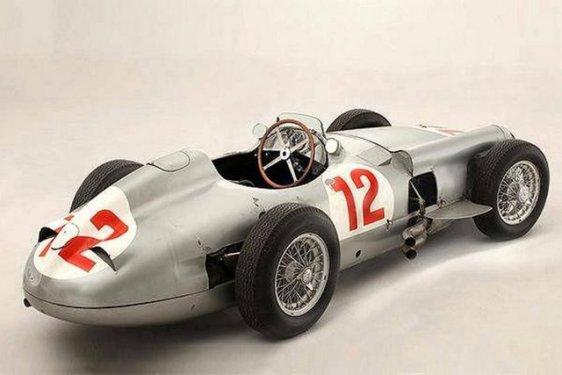 1954 Mercedes yarış arabası rekor fiyata satıldı