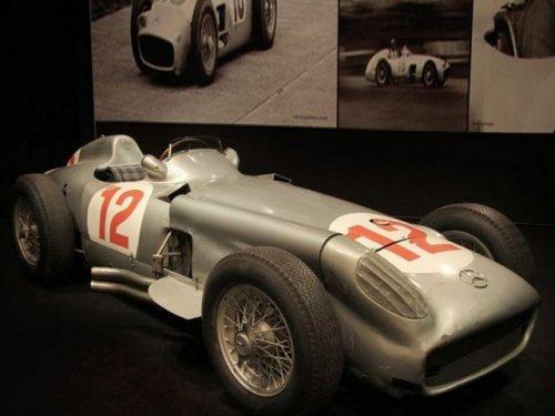 1954 Mercedes yarış arabası rekor fiyata satıldı