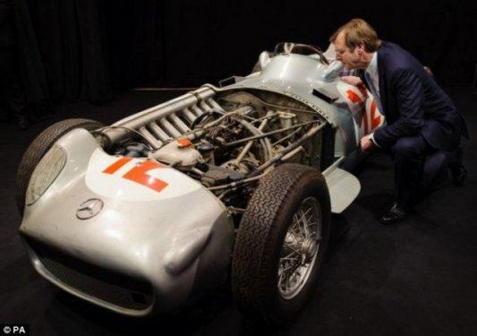 1954 Mercedes yarış arabası rekor fiyata satıldı