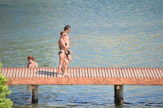 Hakan Peker eşiyle tatilde