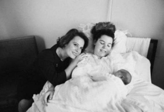 Ünlü bebeklerin ilk pozları